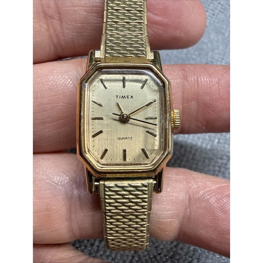 Vintage Timex T Cell Womens Watch 18mm Champagne Dial Gold Tone New Battery
